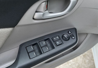 Подержанный автомобиль Honda Civic Sedan 2013 года (14 фото)