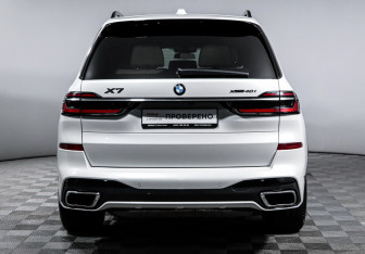 Подержанный автомобиль BMW X7 2023 года (6 фото)