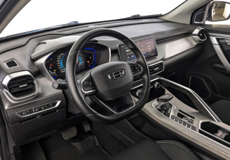 Подержанный автомобиль Geely Coolray 2022 года (15 фото)