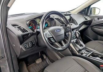Подержанный автомобиль Ford Kuga 2018 года (16 фото)