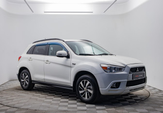 Подержанный автомобиль Mitsubishi ASX 2011 года (3 фото)