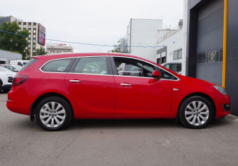 Подержанный автомобиль Opel Astra Wagon 2013 года (4 фото)