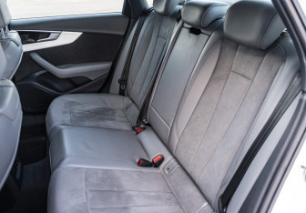 Подержанный автомобиль Audi A4 Sedan 2020 года (15 фото)