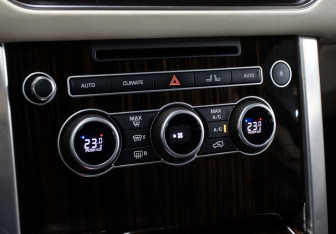 Подержанный автомобиль Land Rover Range Rover 2016 года (19 фото)