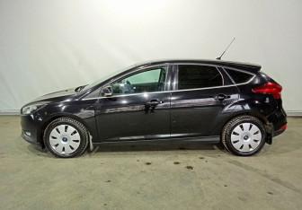 Подержанный автомобиль Ford Focus Hatchback 2016 года (7 фото)