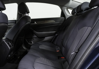 Подержанный автомобиль Hyundai Sonata 2017 года (12 фото)