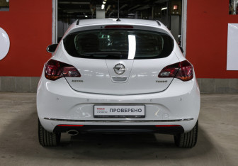 Подержанный автомобиль Opel Astra Hatchback 2012 года (6 фото)