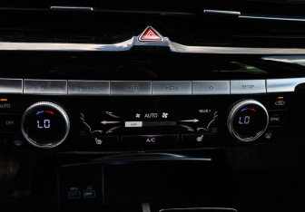 Подержанный автомобиль Genesis G80 2021 года (17 фото)
