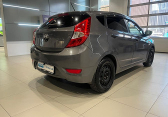 Подержанный автомобиль Hyundai Solaris Hatchback 2012 года (4 фото)