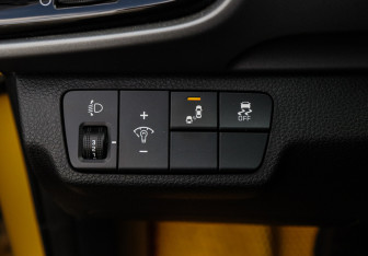 Подержанный автомобиль Kia Stonic 2018 года (14 фото)