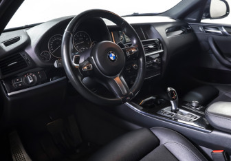 Подержанный автомобиль BMW X4 2017 года (14 фото)