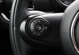 Подержанный автомобиль MINI Clubman Wagon 2020 года (21 фото)