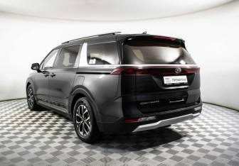 Подержанный автомобиль Kia Carnival 2021 года (7 фото)