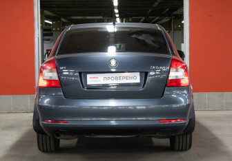 Подержанный автомобиль Skoda Octavia Liftback 2010 года (6 фото)