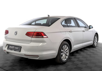 Подержанный автомобиль Volkswagen Passat Sedan 2019 года (5 фото)