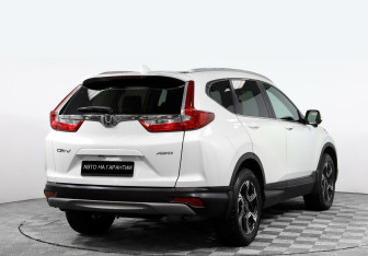 Подержанный автомобиль Honda CR-V 2017 года (5 фото)
