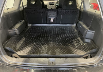 Подержанный автомобиль Honda Stream 2002 года (13 фото)