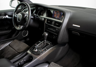 Подержанный автомобиль Audi S5 Coupe 2009 года (9 фото)