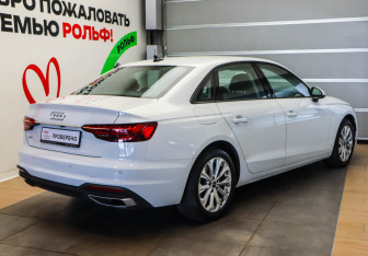 Подержанный автомобиль Audi A4 Sedan 2021 года (4 фото)
