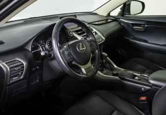 Подержанный автомобиль Lexus NX 2015 года (10 фото)