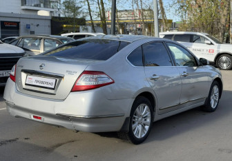 Подержанный автомобиль Nissan Teana 2011 года (5 фото)
