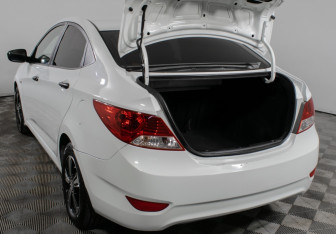 Подержанный автомобиль Hyundai Solaris Sedan 2011 года (14 фото)