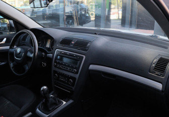 Подержанный автомобиль Skoda Octavia Wagon 2009 года (7 фото)