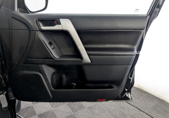 Подержанный автомобиль Toyota Land Cruiser Prado 2021 года (25 фото)