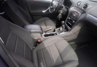 Подержанный автомобиль Ford Mondeo Sedan 2011 года (11 фото)