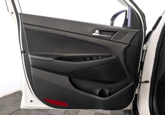 Подержанный автомобиль Hyundai Tucson 2015 года (19 фото)