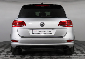 Подержанный автомобиль Volkswagen Touareg 2012 года (6 фото)
