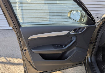 Подержанный автомобиль Audi Q3 2016 года (19 фото)