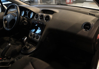 Подержанный автомобиль Peugeot 408 2014 года (7 фото)