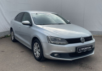Подержанный автомобиль Volkswagen Jetta Sedan 2013 года (3 фото)