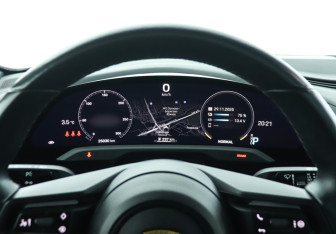 Подержанный автомобиль Porsche Taycan 2021 года (11 фото)