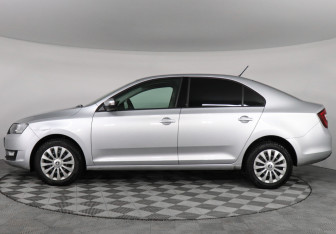 Подержанный автомобиль Skoda Rapid Liftback 2018 года (8 фото)