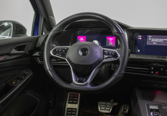 Подержанный автомобиль Volkswagen Golf Hatchback 2020 года (15 фото)