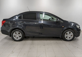 Подержанный автомобиль Chevrolet Aveo Sedan 2015 года (4 фото)