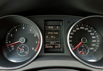 Подержанный автомобиль Volkswagen Golf Hatchback 2012 года (20 фото)