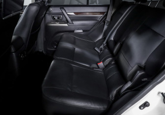 Подержанный автомобиль Mitsubishi Pajero 2019 года (10 фото)