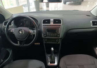 Подержанный автомобиль Volkswagen Polo Sedan 2016 года (9 фото)