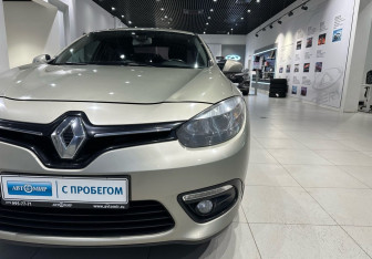 Подержанный автомобиль Renault Fluence 2014 года (9 фото)