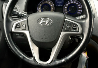 Подержанный автомобиль Hyundai Solaris Hatchback 2013 года (13 фото)