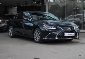 Подержанный автомобиль Lexus ES 2021 года (3 фото)