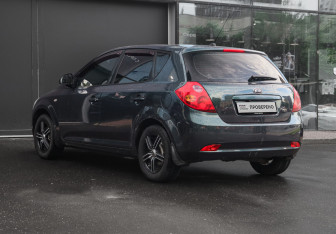 Подержанный автомобиль Kia Ceed Hatchback 2009 года (6 фото)
