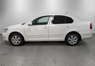 Подержанный автомобиль Skoda Octavia Liftback 2013 года (8 фото)