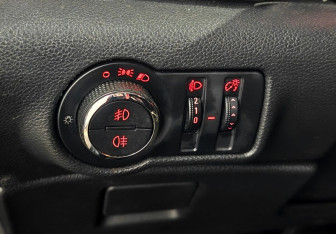 Подержанный автомобиль Opel Astra Sedan 2014 года (14 фото)