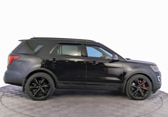 Подержанный автомобиль Ford Explorer 2016 года (4 фото)