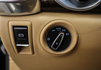 Подержанный автомобиль Porsche Cayenne 2015 года (8 фото)