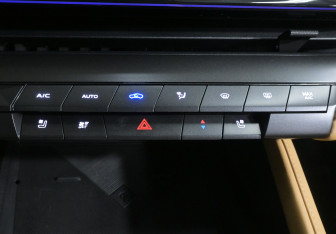 Подержанный автомобиль Changan UNI-V 2022 года (19 фото)